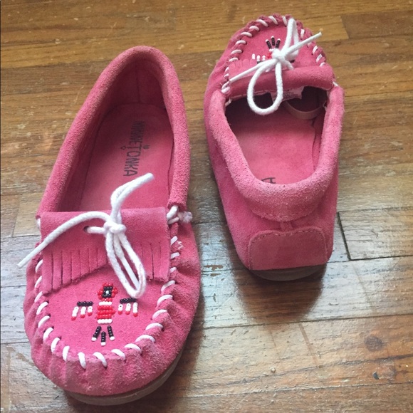 Minnetonka Moccasins Shoes Fringed Beaded size 3 - Picture 3 of 4